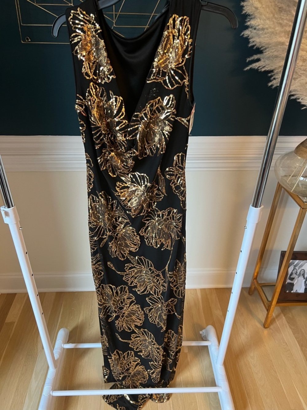 Sequin Floral Sleeveless Gown size 6 - Picture 5 of 6